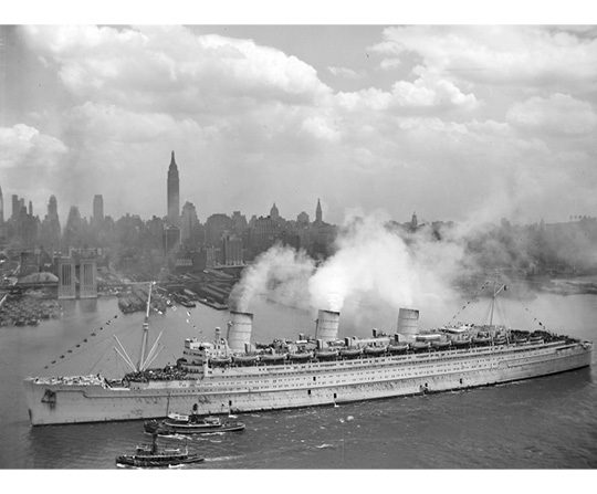 RMS Queen Mary 1945